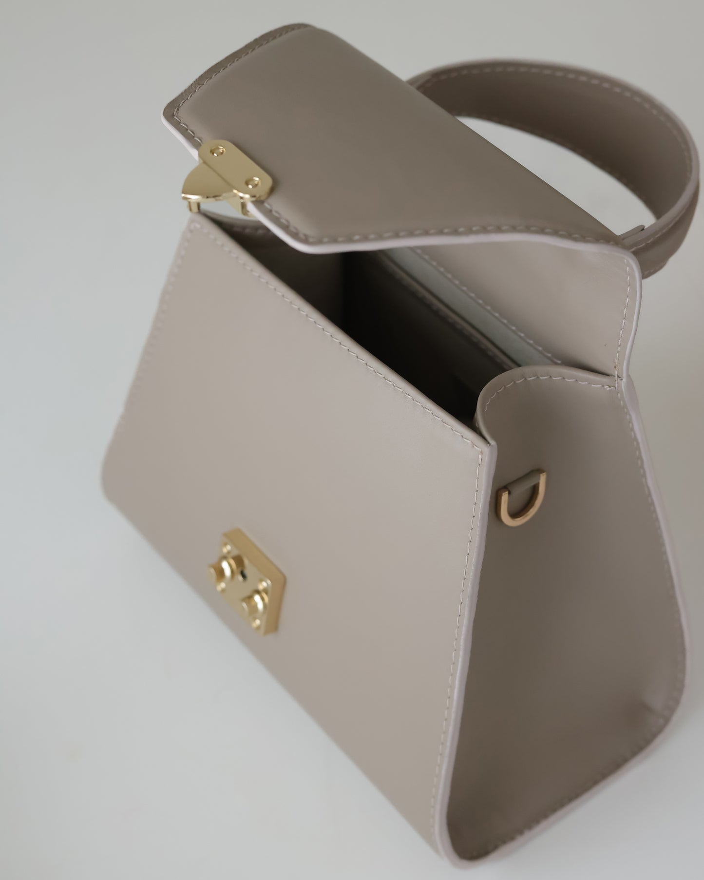 Armlet Held Medium