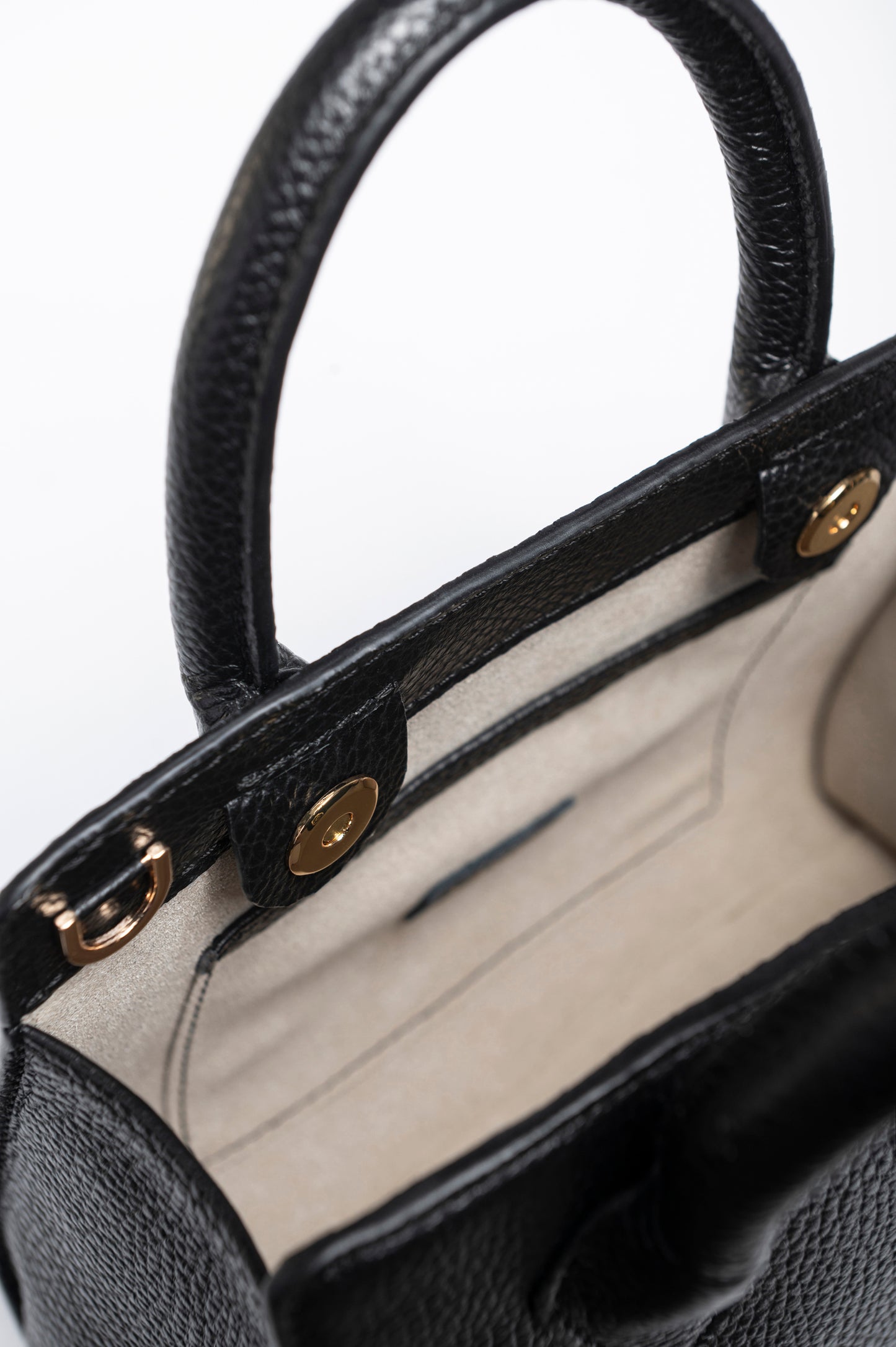 Teardrop Essence Medium